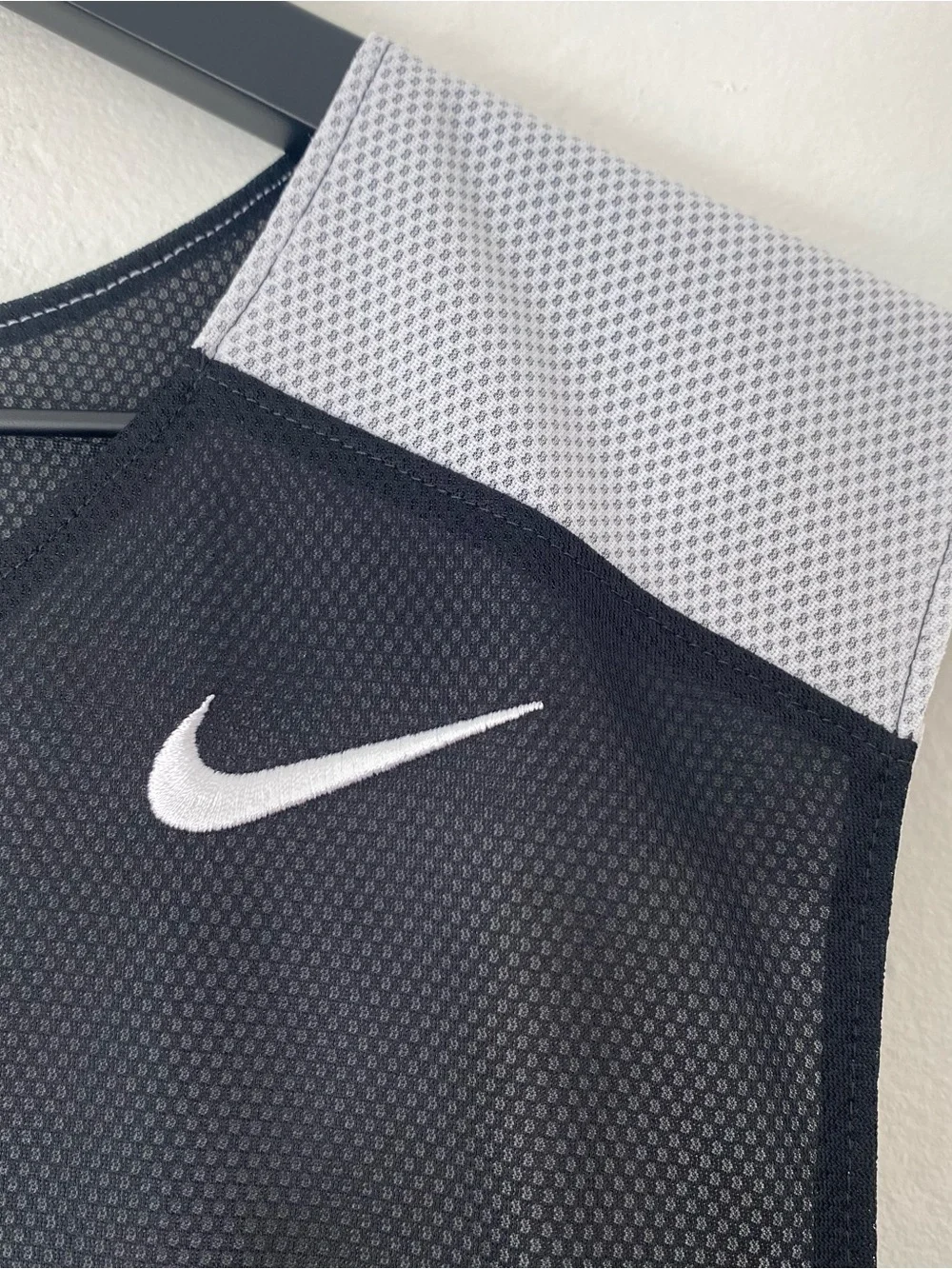 NWT Nike Reversible Black/ White Mesh Dri-FIT Sleeveless Training Tank
